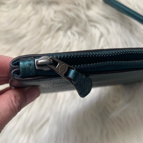 Coach Small Leather Wristlet Metallic Dark Green - Picture 9 of 10